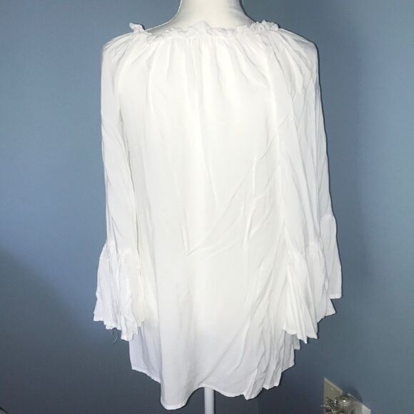 Flowing White Shirt with Beautiful Sleeves! - Picture 3 of 4